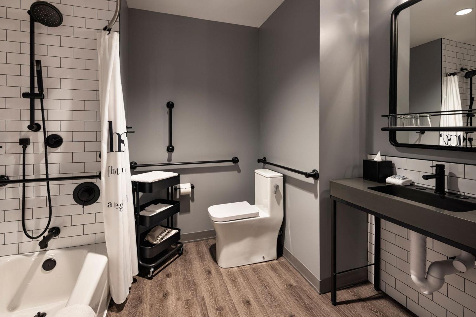 Moxy Omaha Downtown Hotel Екстериор снимка