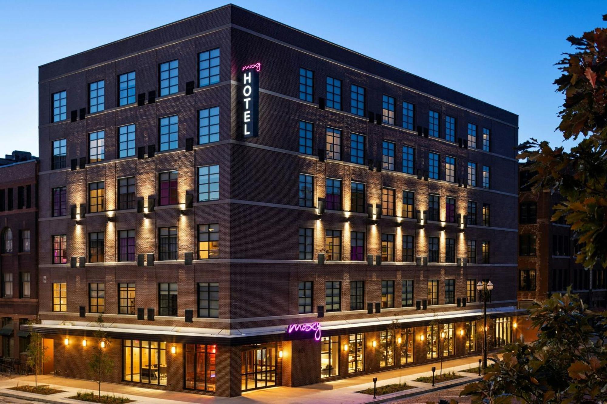 Moxy Omaha Downtown Hotel Екстериор снимка