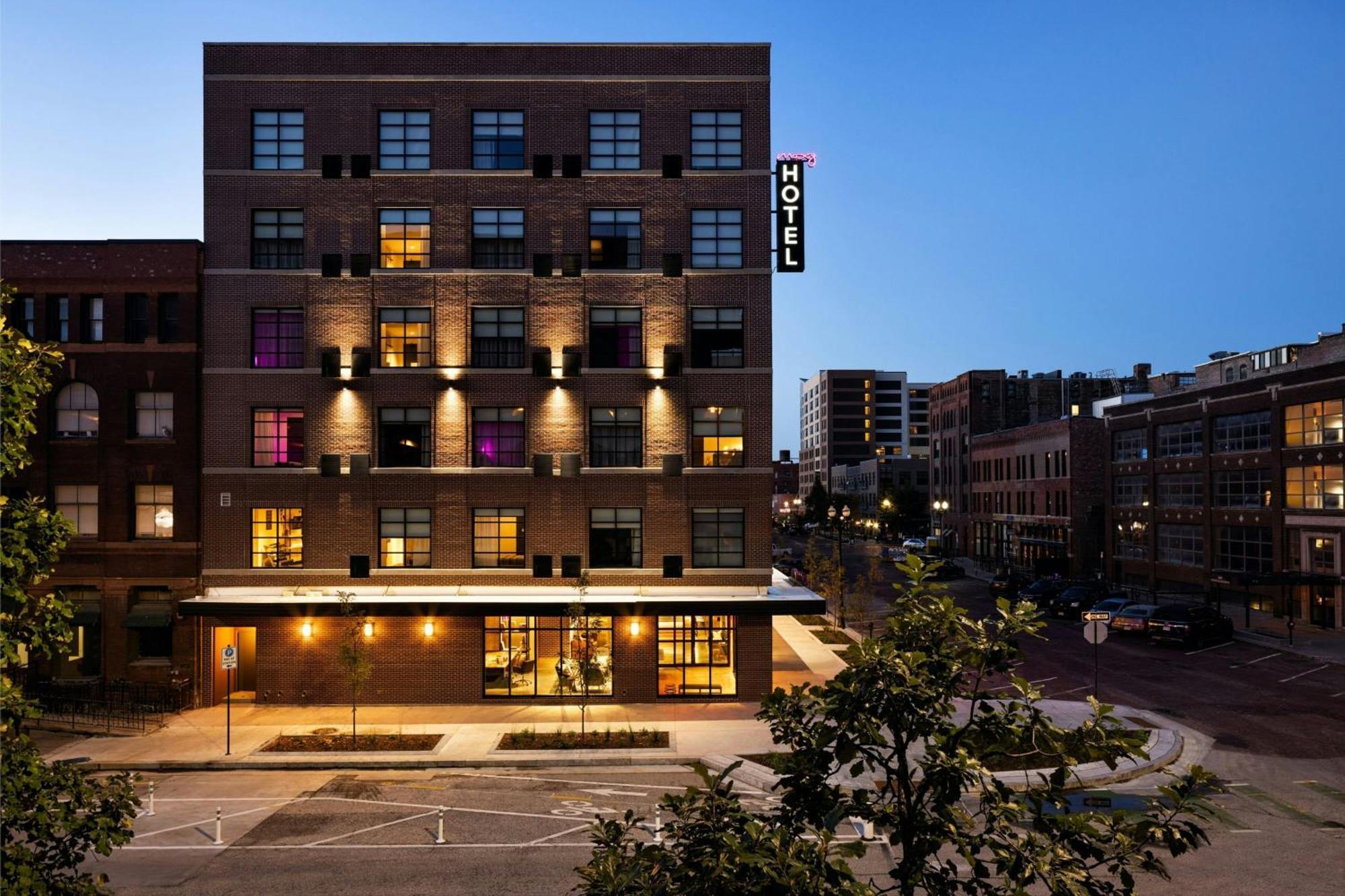 Moxy Omaha Downtown Hotel Екстериор снимка