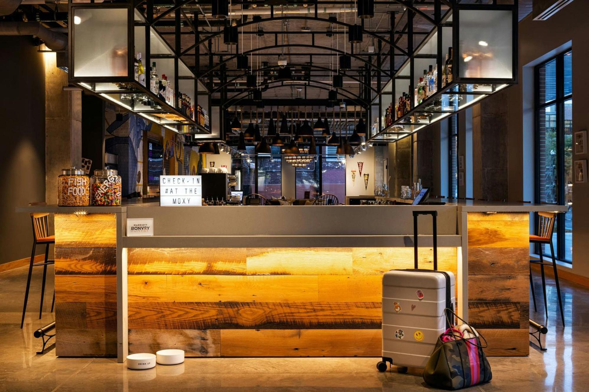 Moxy Omaha Downtown Hotel Екстериор снимка